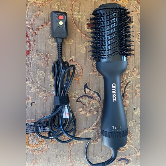 amika Other - Amika hair blow dry brush 2.0
2-in-1 hair styling tool